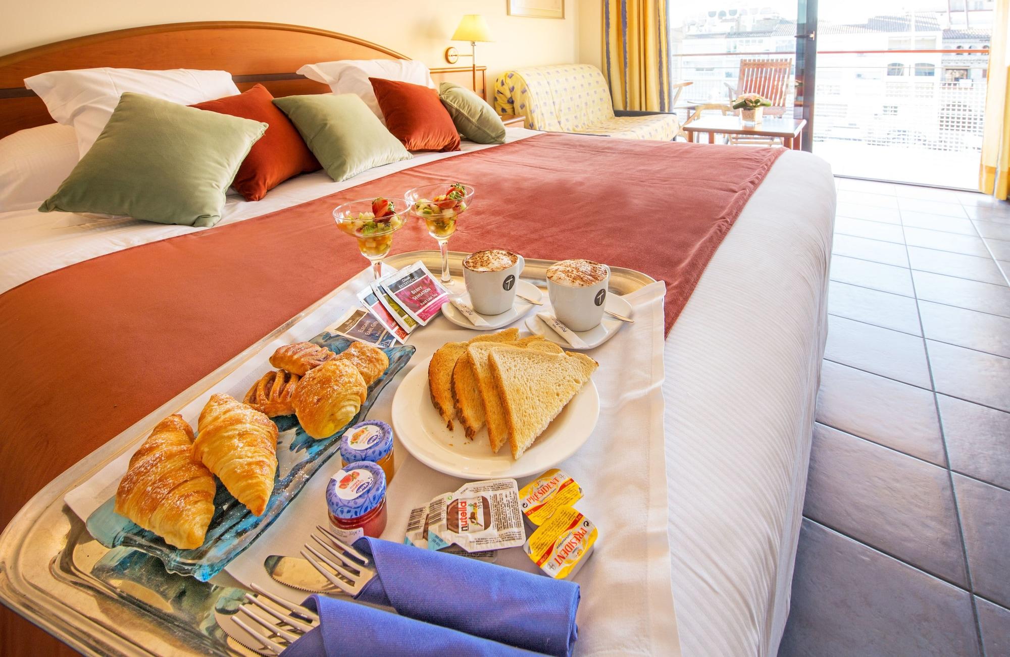 אמפוריבראבה Hotel Port Salins By Pierre & Vacances מראה חיצוני תמונה